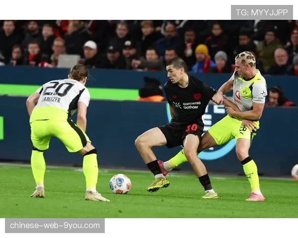 德甲：拜仁慕尼黑0-2不敌多特蒙德，落后勒沃库森13分
